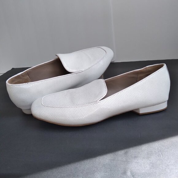 Donald Pliner 'Honey' White Leather Honeycomb Textured Loafers Sz 8M - Picture 9 of 9